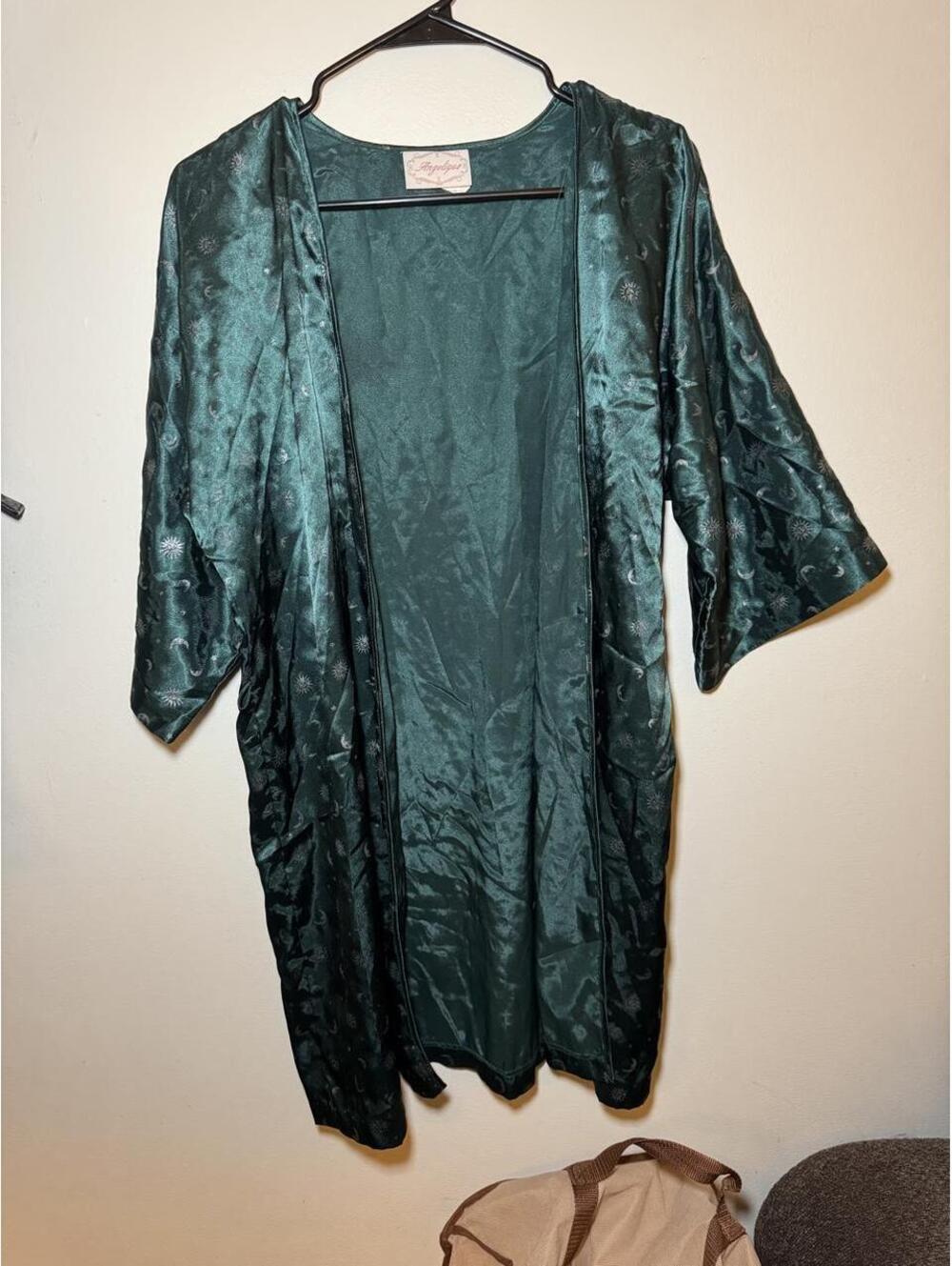 Green silk kimono with subtle floral pattern #fairycore #cottagecore #whimsy